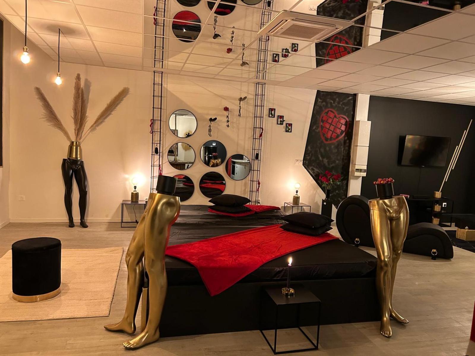 L'Escapade Sensuelle - La Love Room D'Эперне Экстерьер фото