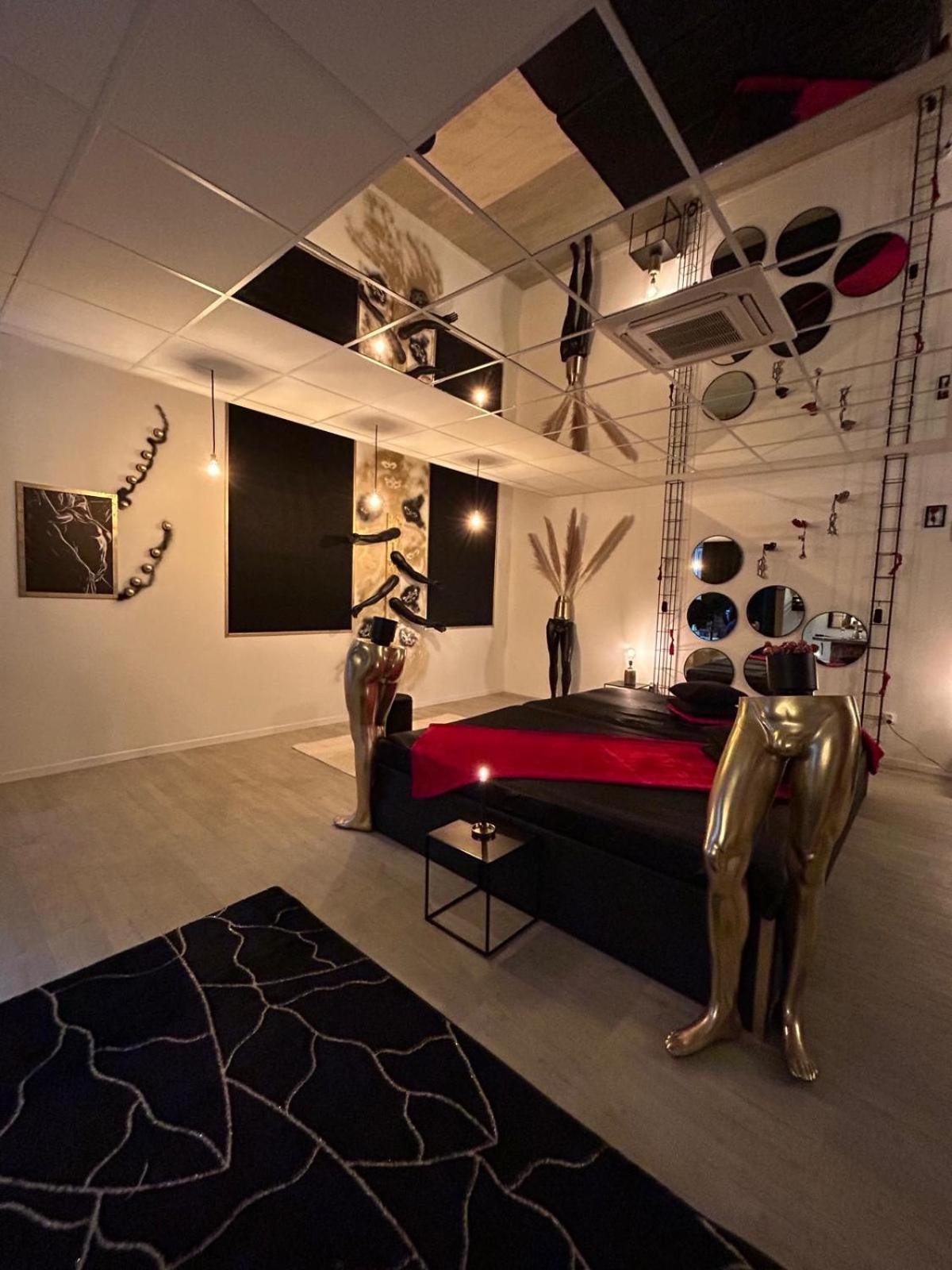 L'Escapade Sensuelle - La Love Room D'Эперне Экстерьер фото