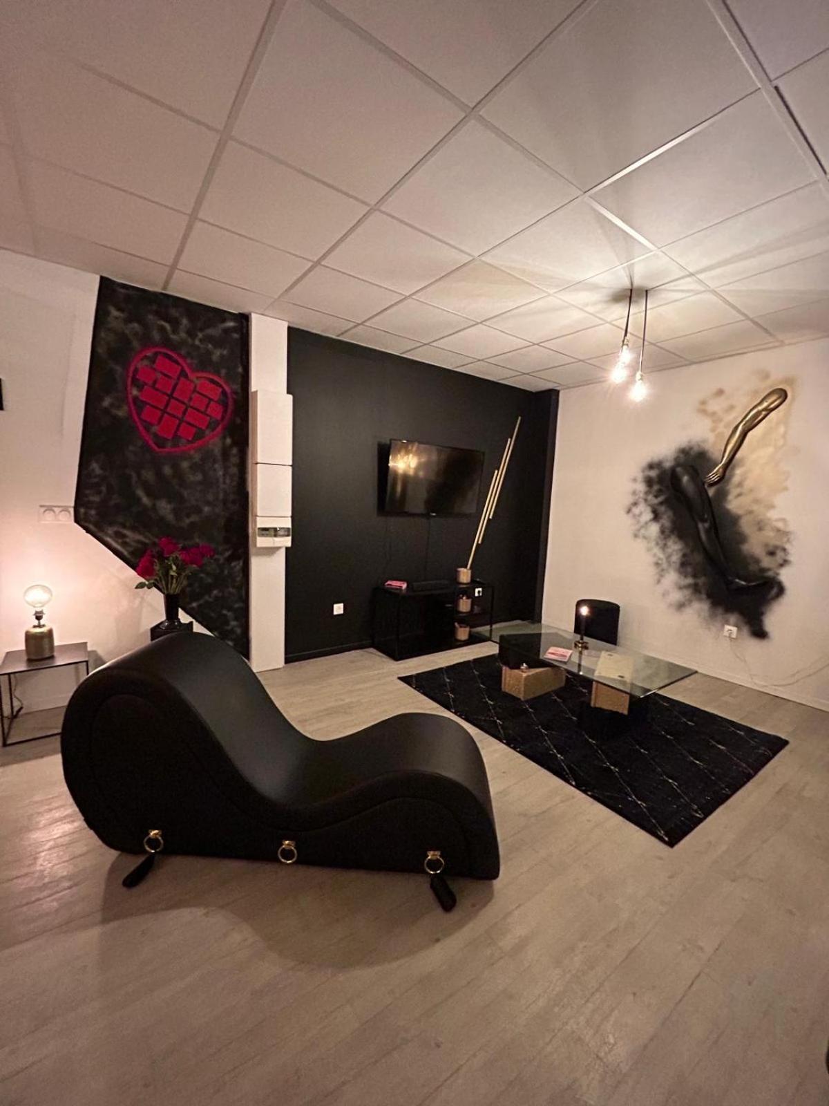L'Escapade Sensuelle - La Love Room D'Эперне Экстерьер фото