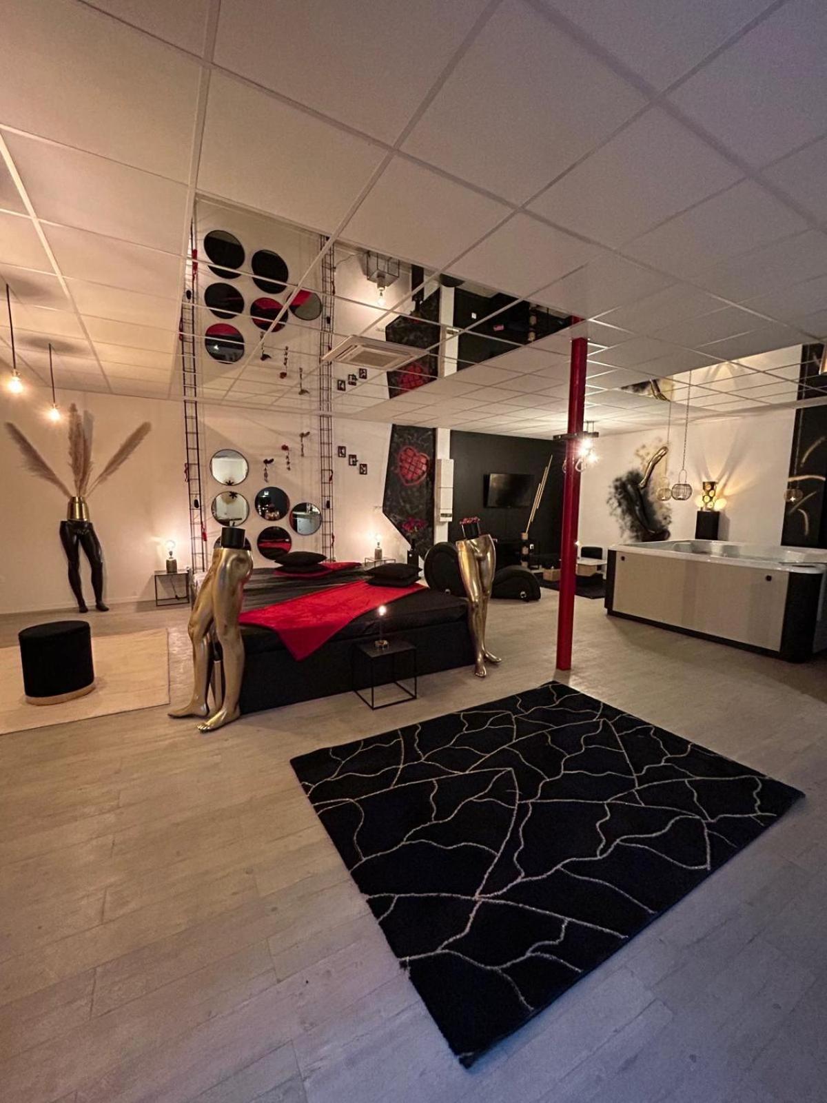L'Escapade Sensuelle - La Love Room D'Эперне Экстерьер фото
