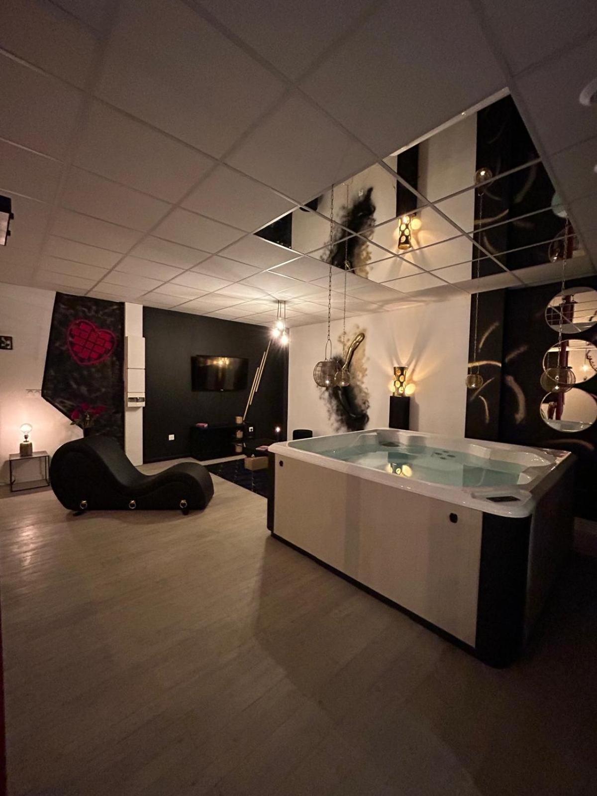 L'Escapade Sensuelle - La Love Room D'Эперне Экстерьер фото