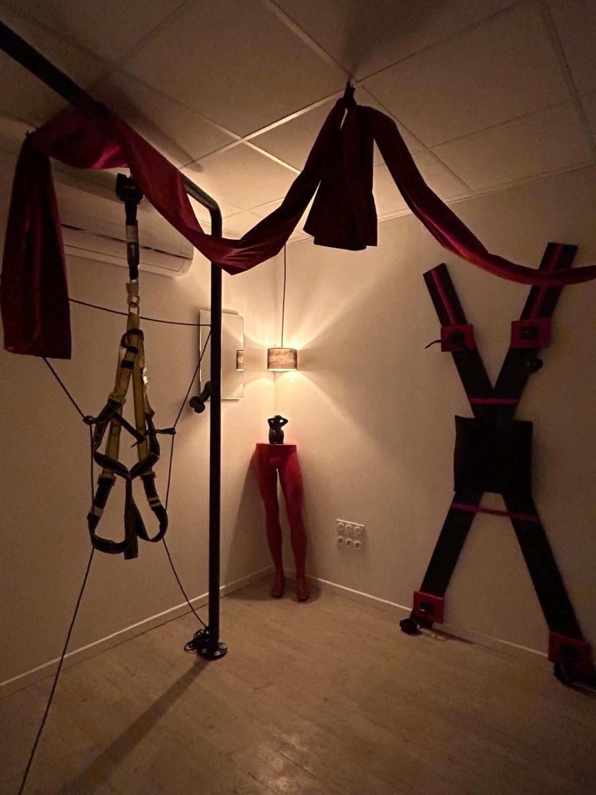 L'Escapade Sensuelle - La Love Room D'Эперне Экстерьер фото